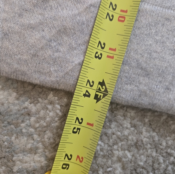 Cashmere Club Monaco Light Grey V Neck Sweater - Picture 5 of 6